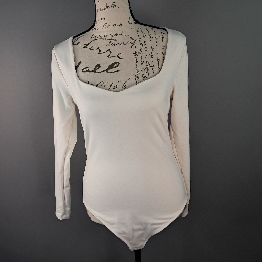 Abercrombie & Fitch Soft AF Seamless Long-Sleeve Ivory Bodysuit Size Medium